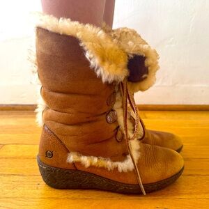 Women’s ankle high Leather Born boots! Cute for Fall and Winter